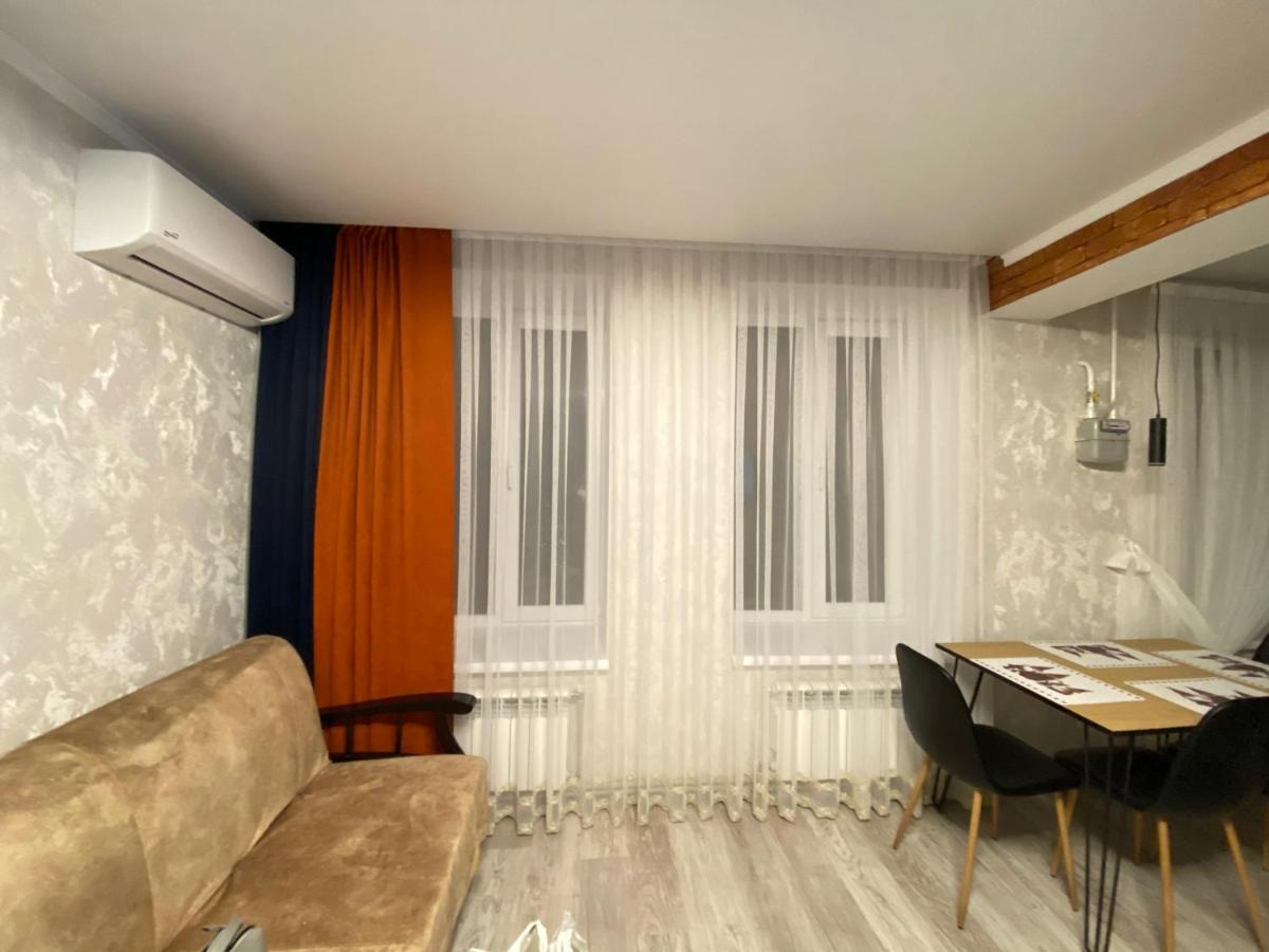 Люкс Апартаменти «Д.І.М.» Kamianets-Podilskyi Exterior foto